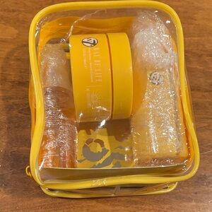 W7 Vay Cay way of life set new in package